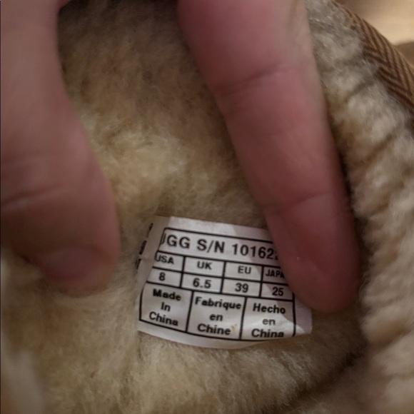 GUC Short UGG - Picture 4 of 4